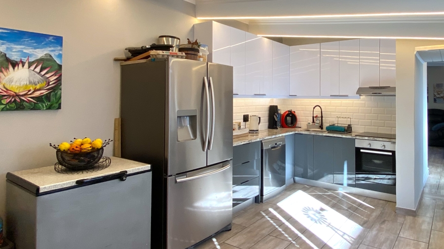 3 Bedroom Property for Sale in Britannia Bay Western Cape